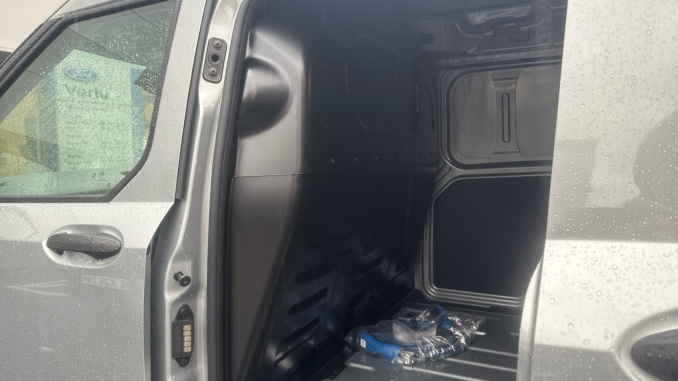 Ford Transit Courier E-Transit Courier 100kW 43kWh Trend Van Auto - Image 18